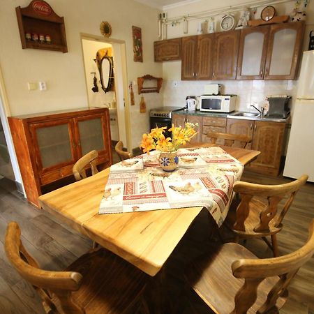 Villa Hunter à Štúrovo Extérieur photo
