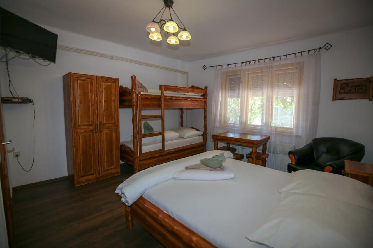 Villa Hunter à Štúrovo Extérieur photo