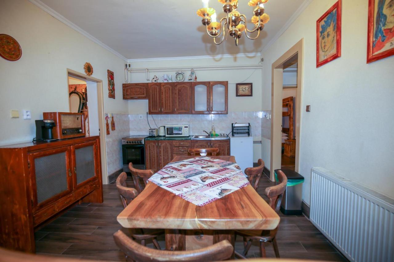 Villa Hunter à Štúrovo Extérieur photo