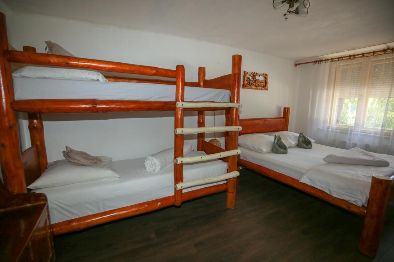 Villa Hunter à Štúrovo Extérieur photo